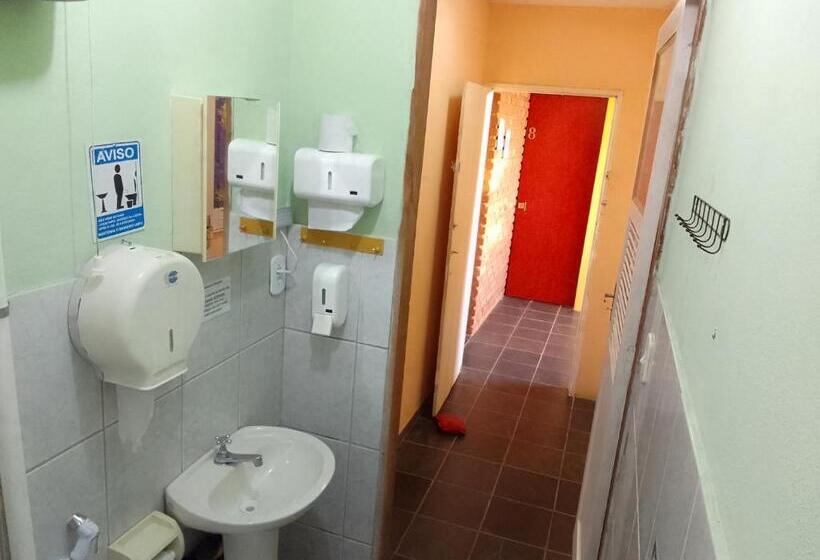 Семейный Номер Совместный Санузел, Hostel Yellow House Mg