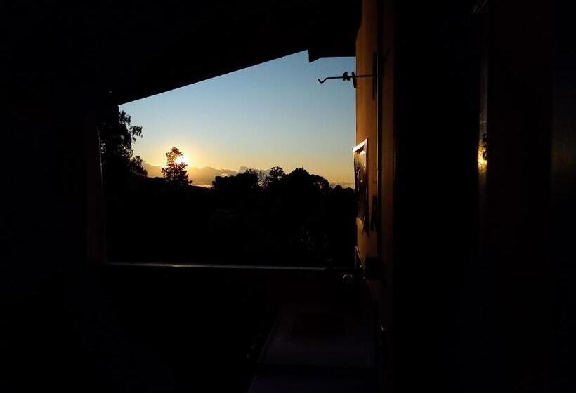 منزل غرفة نوم واحدة, Hostel Yellow House Mg