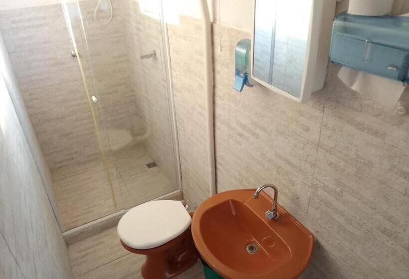 Дом 1 Спальня, Hostel Yellow House Mg