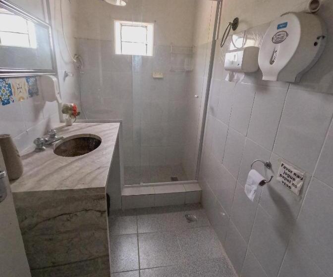 غرفة قياسية رباعية حمام مشترك, Hostel Yellow House Mg