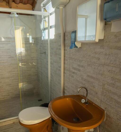 سرير فى غرفة مشتركه, Hostel Yellow House Mg