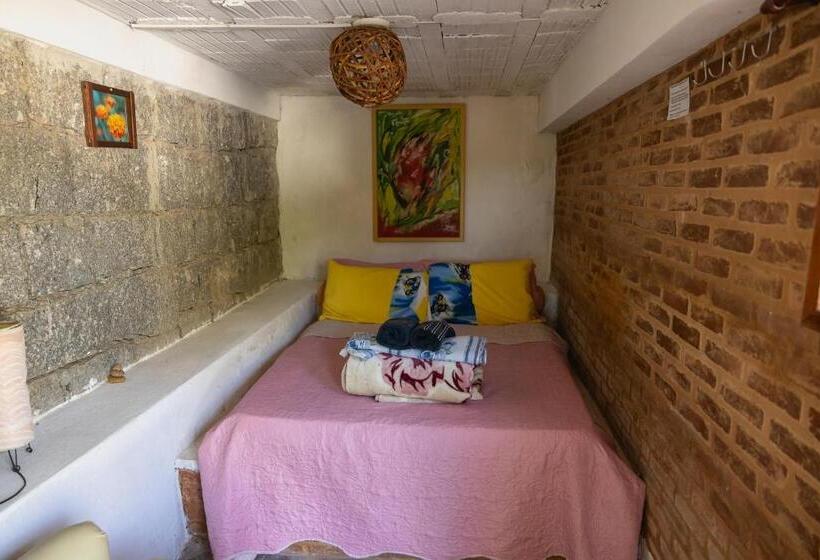 غرفة أساسية, Hostel Yellow House Mg