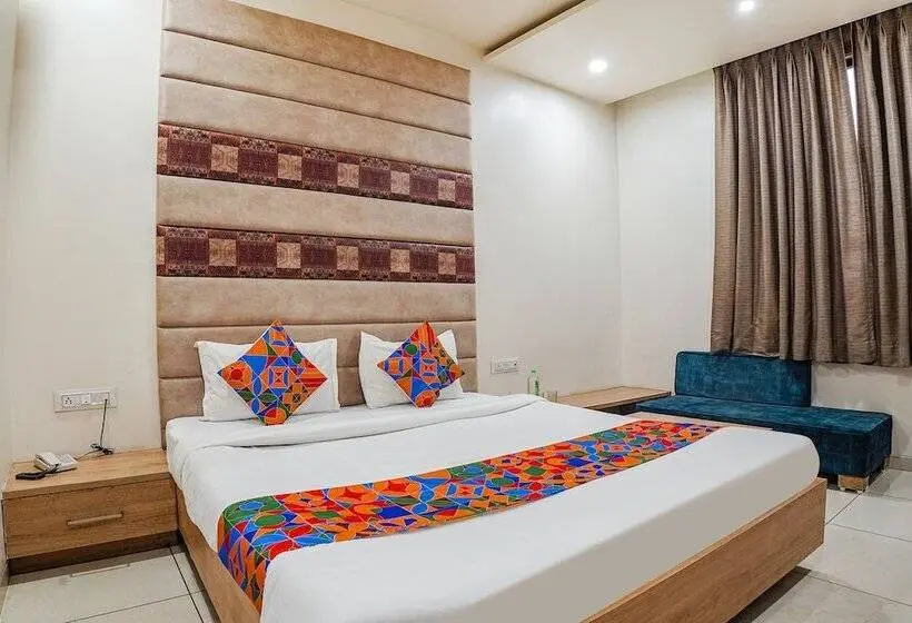 デラックスルーム, Fabhotel Om Palace