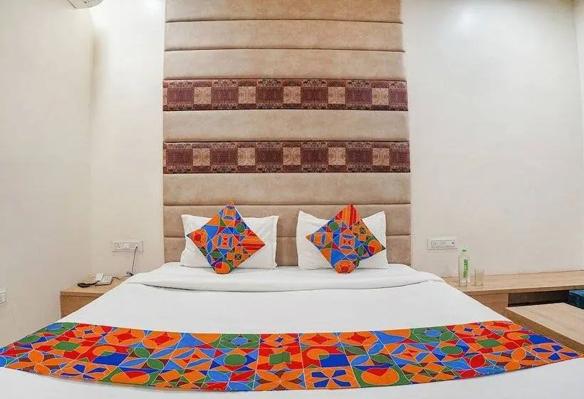 デラックスルーム, Fabhotel Om Palace