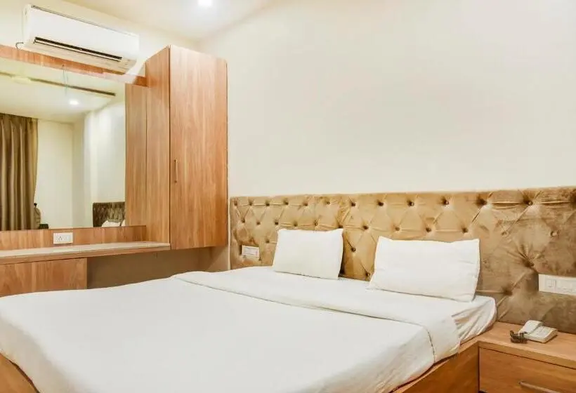 デラックストリプルルーム, Fabhotel Om Palace