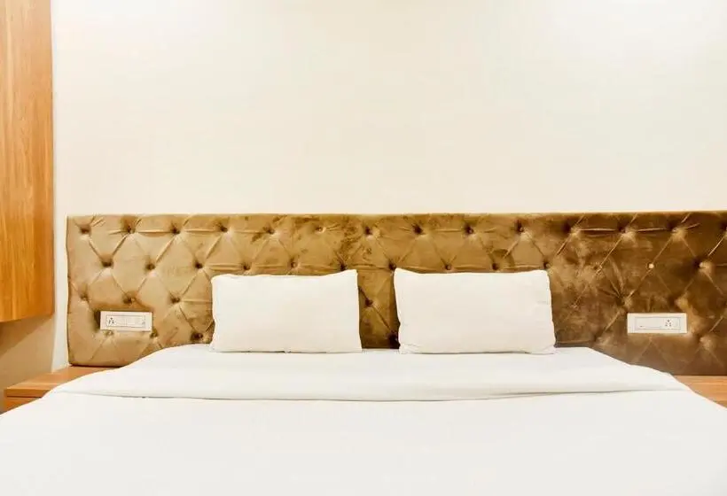 デラックストリプルルーム, Fabhotel Om Palace