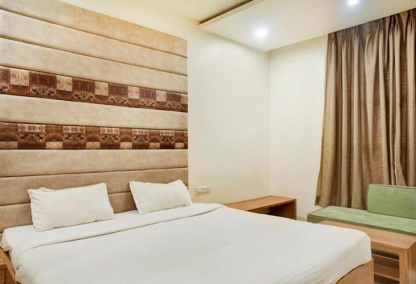 غرفة ديلوكس ثلاثية, Fabhotel Om Palace