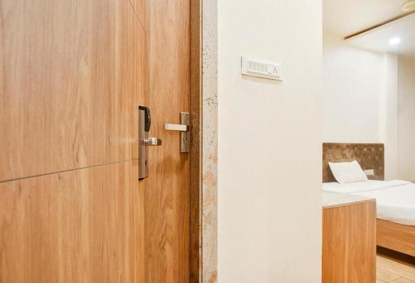Трехместный Номер Deluxe, Fabhotel Om Palace