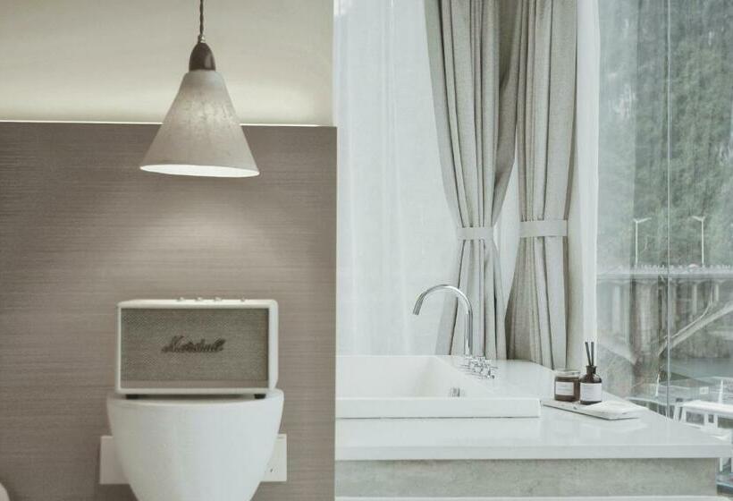 Manzaralı Standart Oda, Ruoli Yangshuo