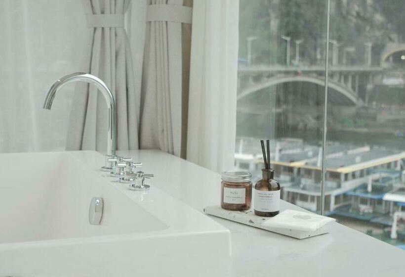 Manzaralı Standart Oda, Ruoli Yangshuo