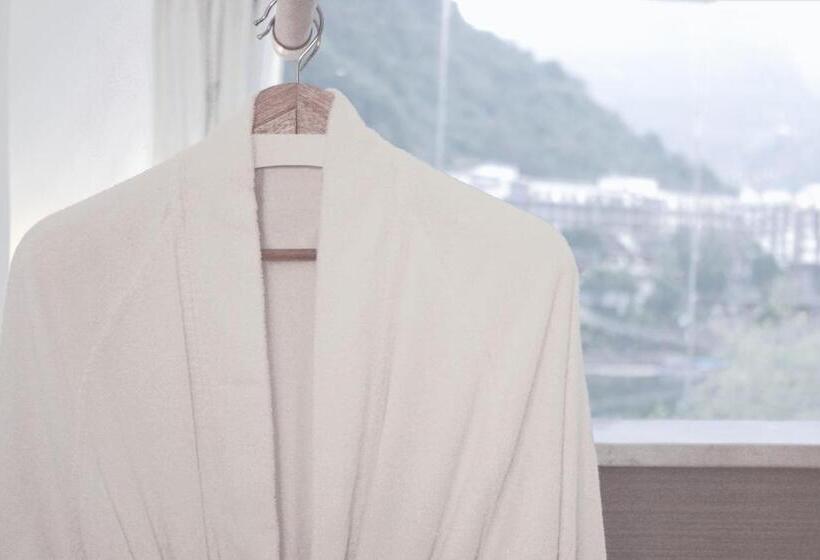 Nehir Manzaralı Standart Oda, Ruoli Yangshuo