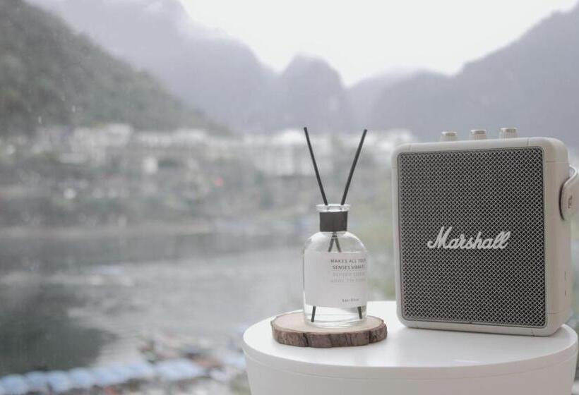 Dağ Manzaralı Standart Oda, Ruoli Yangshuo