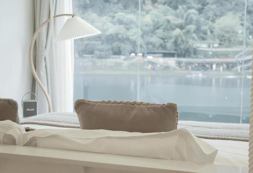 Dağ Manzaralı Standart Oda, Ruoli Yangshuo