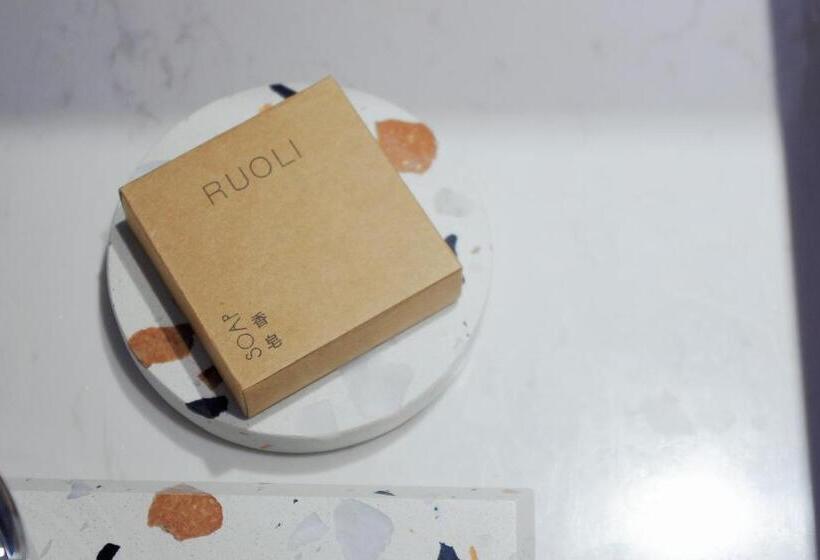 Aile Süiti, Ruoli Yangshuo