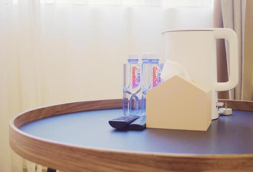 Aile Süiti, Ruoli Yangshuo