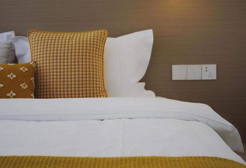 Aile Süiti, Ruoli Yangshuo