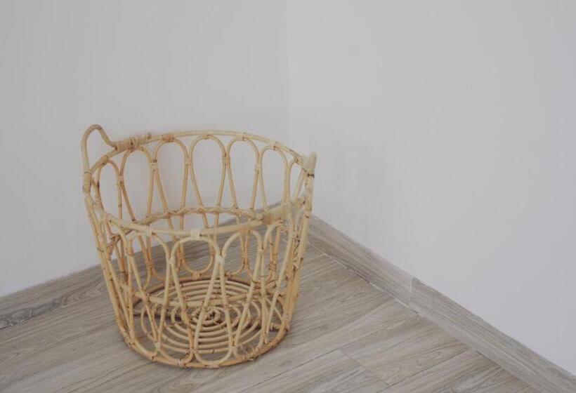 Aile Süiti, Ruoli Yangshuo