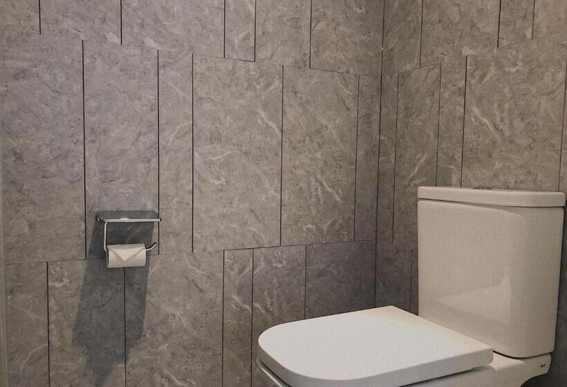 Dubleks Süit, Ruoli Yangshuo