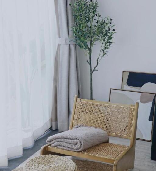 Dubleks Süit, Ruoli Yangshuo