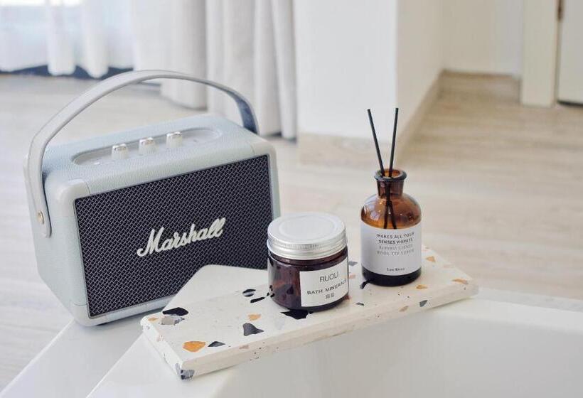 Aile Süiti, Ruoli Yangshuo