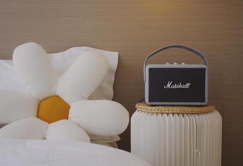 Aile Süiti, Ruoli Yangshuo