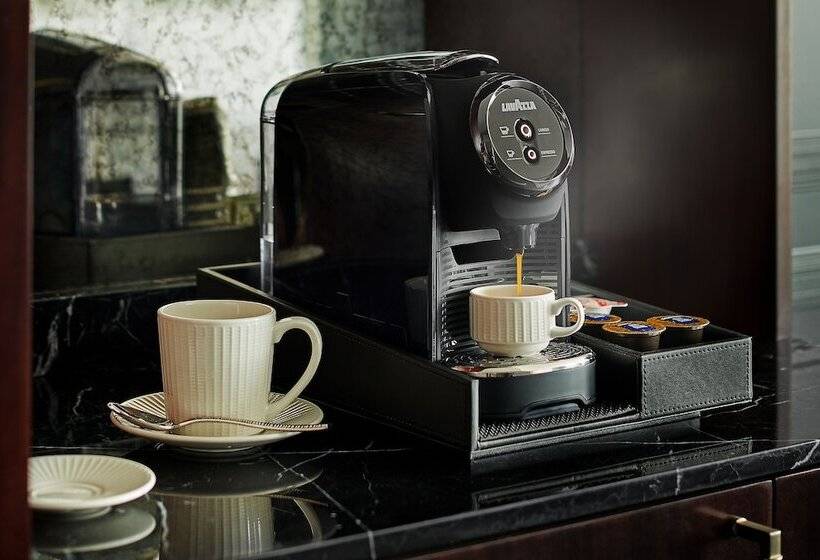 Executive Suite, The Lasalle Chicago, Autograph Collection