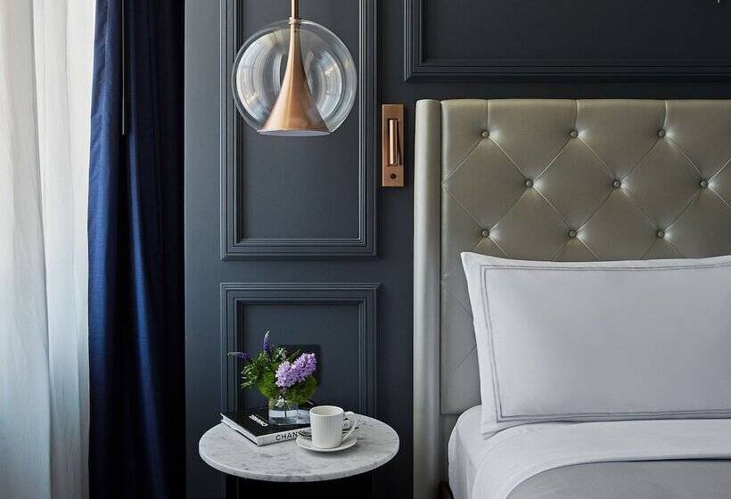 اتاق دلوکس مخصوص معلولین, The Lasalle Chicago, Autograph Collection