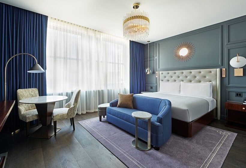 اتاق دلوکس مخصوص معلولین, The Lasalle Chicago, Autograph Collection