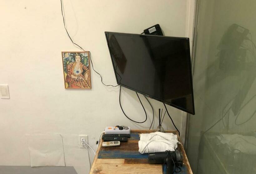 Camera Standard, Hostel Seoul