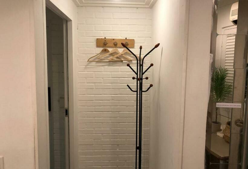 Camera Standard, Hostel Seoul