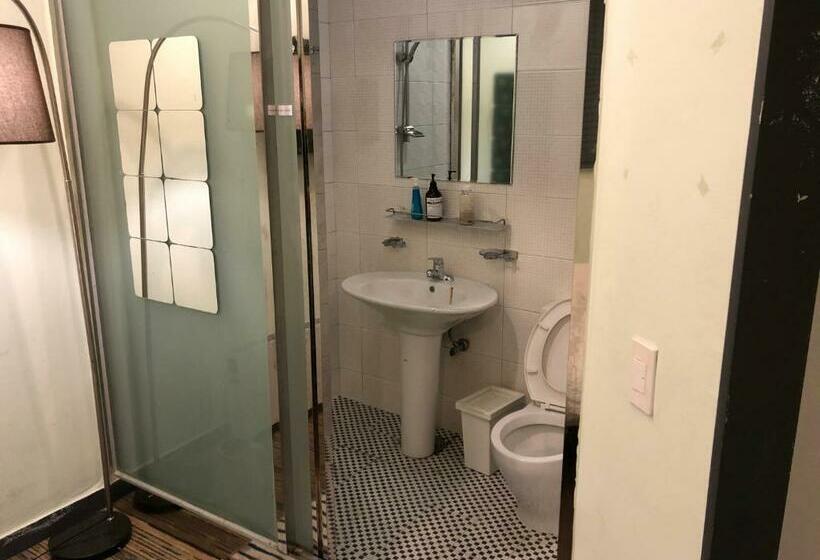 Camera Standard, Hostel Seoul