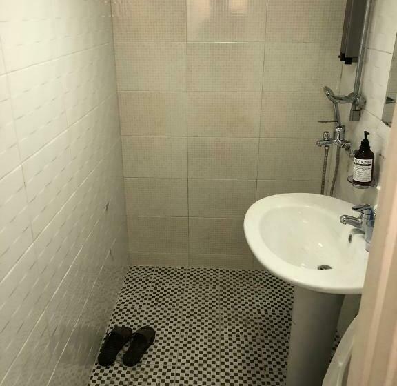 Camera Standard, Hostel Seoul