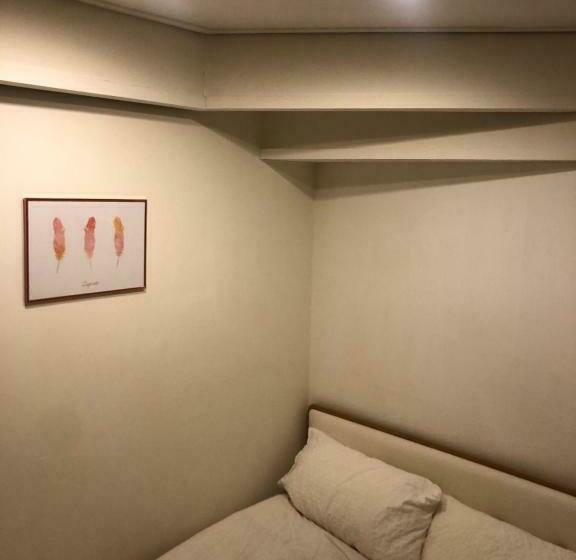 Camera Standard, Hostel Seoul