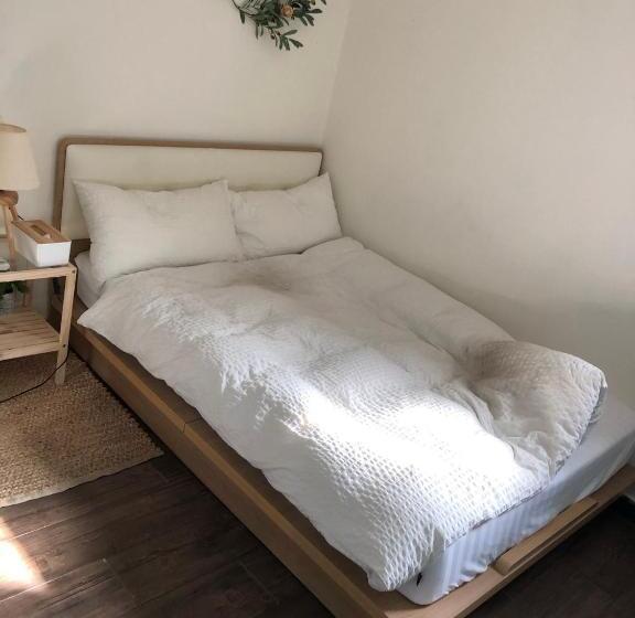 Camera Standard, Hostel Seoul