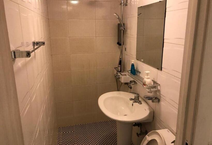 Camera Standard, Hostel Seoul