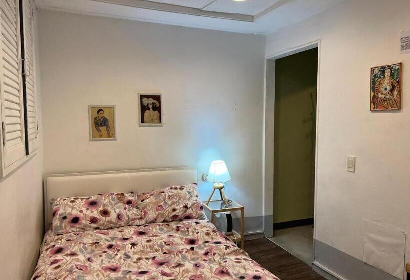 Camera Standard, Hostel Seoul