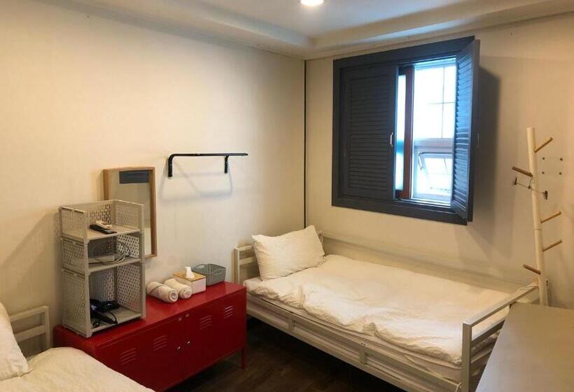 Camera Standard, Hostel Seoul