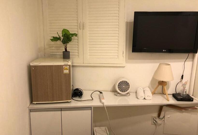 Camera Standard, Hostel Seoul