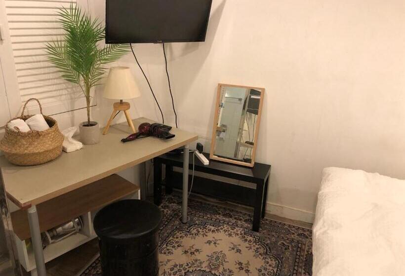 Camera Standard, Hostel Seoul