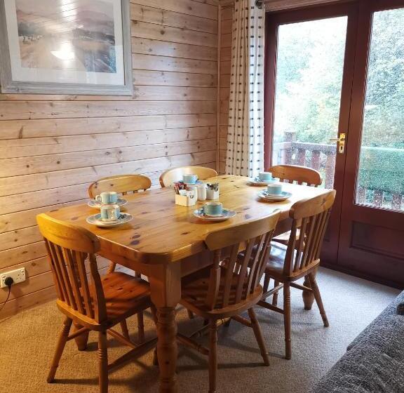 בית, 3 חדרי שינה, Newton House