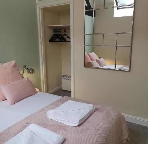 חדר סטנדרט, Newton House