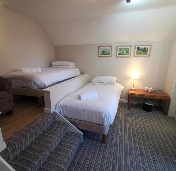 חדר משפחתי נוף לגינה, Newton House