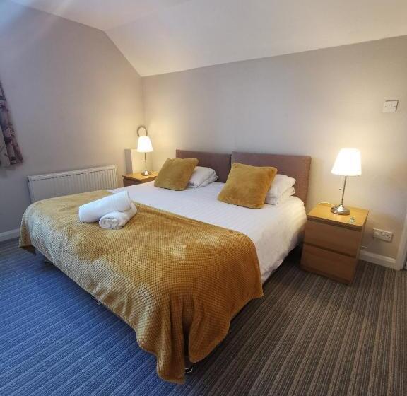 חדר משפחתי נוף לגינה, Newton House