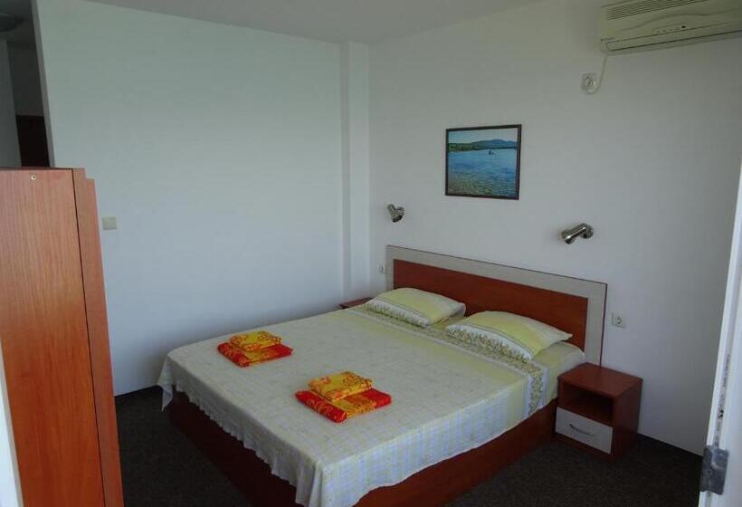 اتاق سوپریور با چشم‌انداز دریا, Dobrevi Guest House