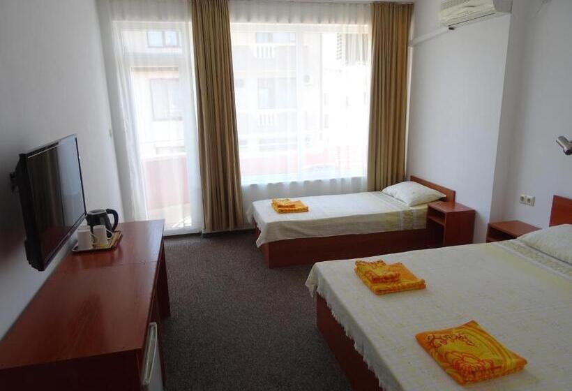 Triple Room Sea View, Dobrevi Guest House