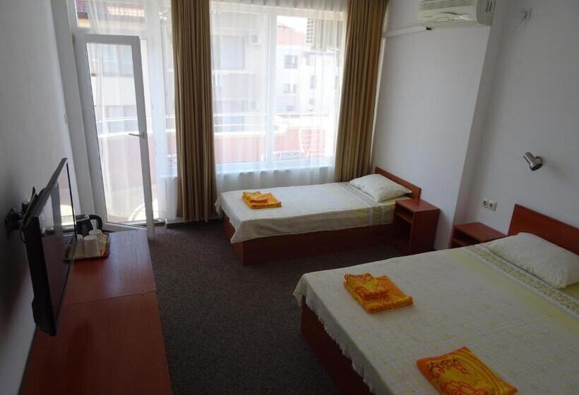 Triple Room Sea View, Dobrevi Guest House