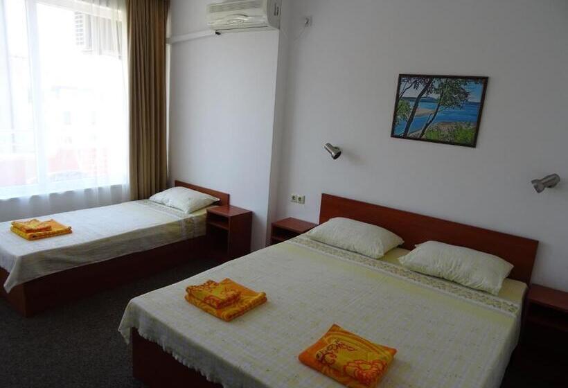 Triple Room Sea View, Dobrevi Guest House