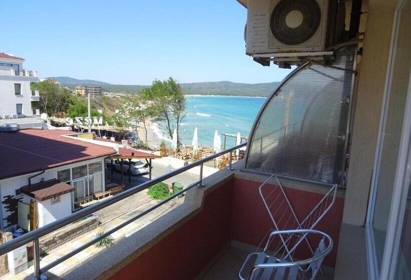 Triple Room Sea View, Dobrevi Guest House