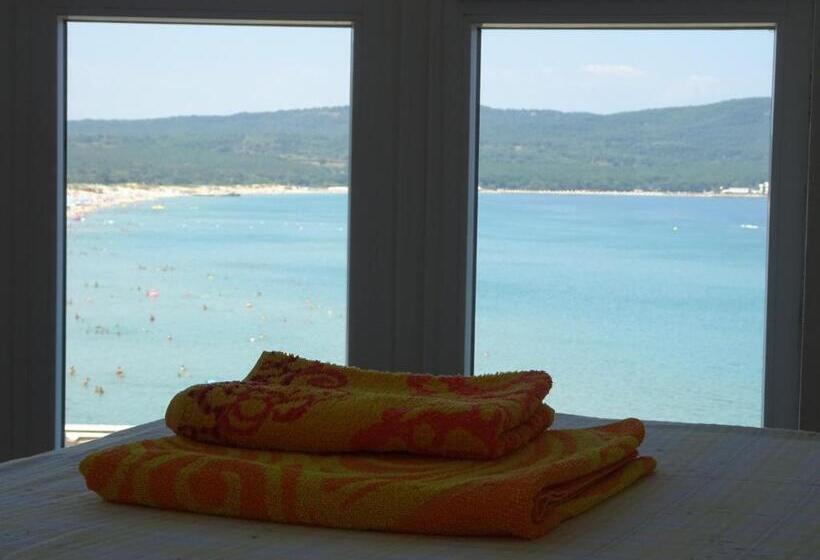 חדר סופריור לשלושה עם נוף לים, Dobrevi Guest House