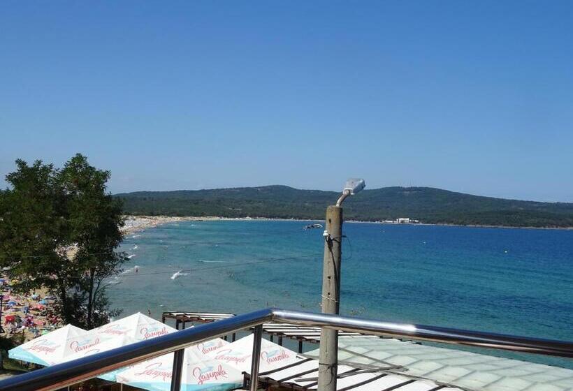 חדר סופריור לשלושה עם נוף לים, Dobrevi Guest House